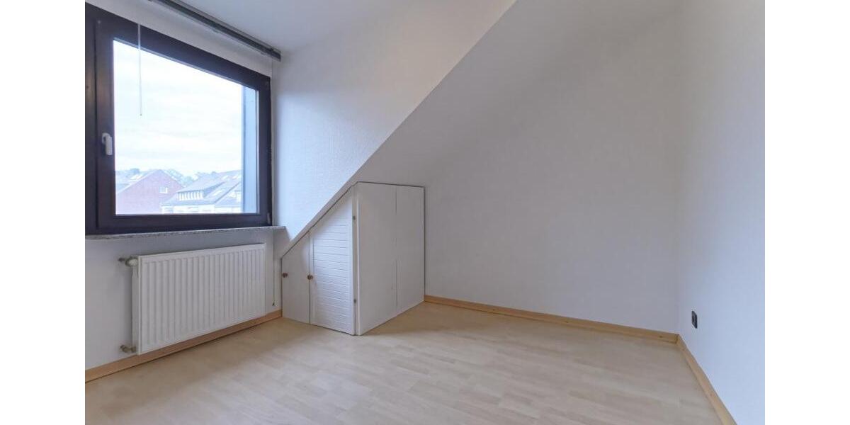 Dachgeschoßwohnung Oberhausen Biefang - 4 Zimmer, 96 m&sup2;, 227.000&euro; | Angebot:26940519