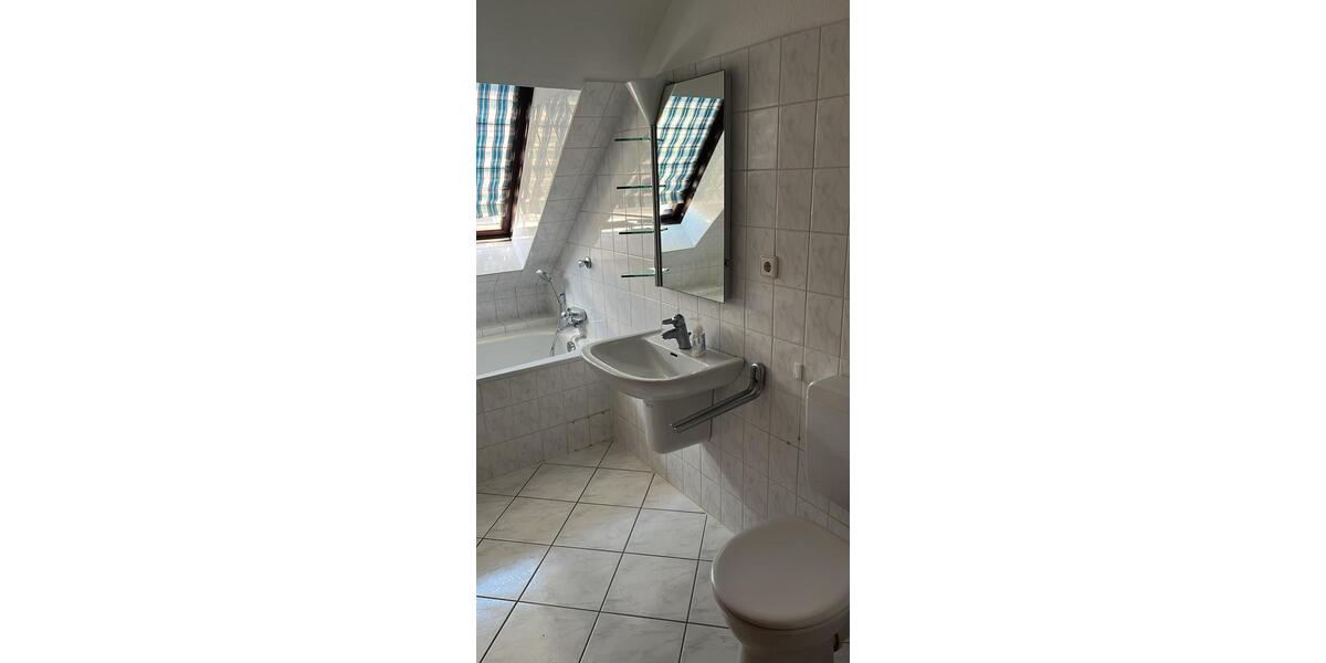 Dachgeschoßwohnung Duisburg Mittelmeiderich - 2 Zimmer, 46 m&sup2;, 707&euro; | Angebot:26395078