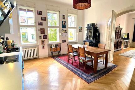 Wunderschöne helle Stuck-Altbauwohnung mit 244 qm Wohn-Nutzfläche zimmer