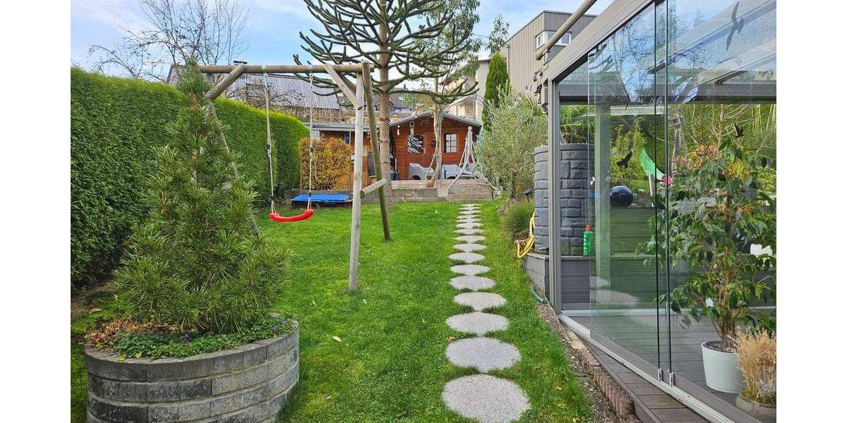 Modernisiertes 2-Familienhaus mit 3 Garagen und attr. Garten in guter und ruhiger Lage in Wetter 9 zimmer