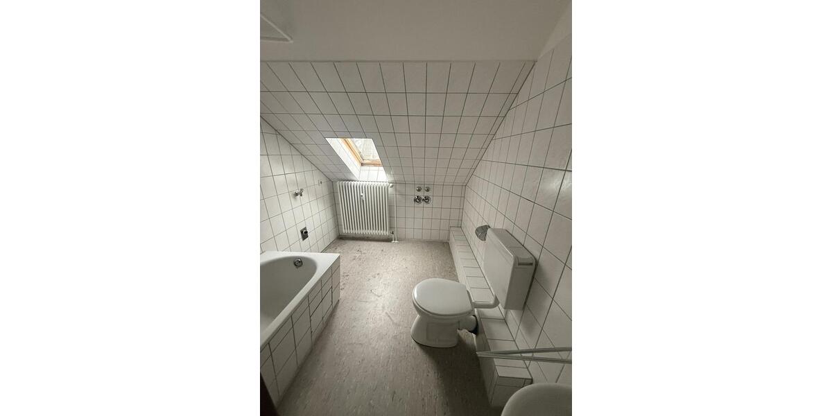 Dachgeschoßwohnung Duisburg Hamborn - 2.5 Zimmer, 53 m&sup2;, 281&euro; | Angebot:25524174