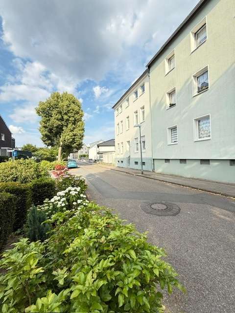 Haus zum Kaufen in Essen 380.000 € 213 m² 10.5 zimmer