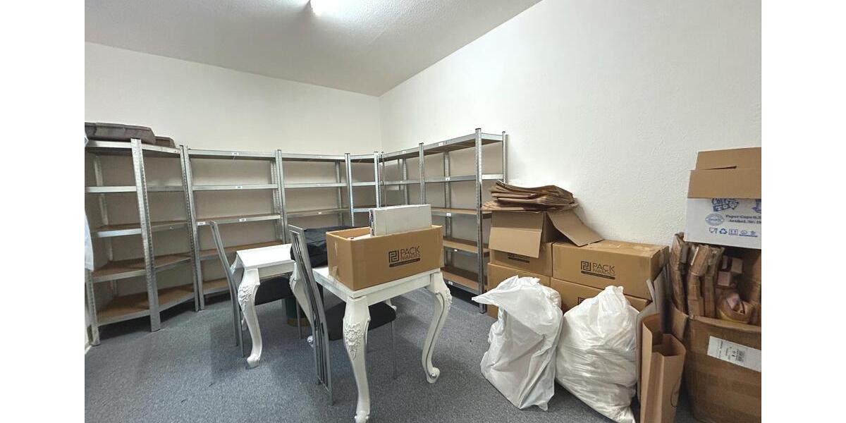 Modernisierte Gewerbeeinheit im Erdgeschoss zimmer