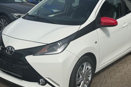 Toyota Aygo (X) 28.007 km 8.498 &euro; Heiligenhaus 42579