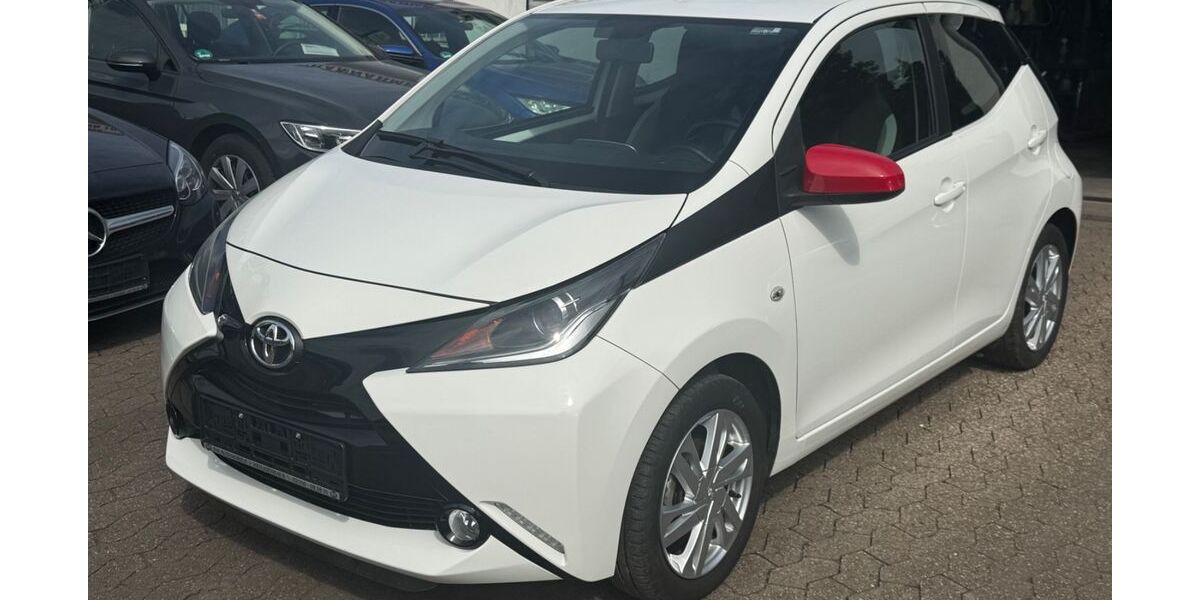 Toyota Aygo (X) 28.007 km 8.498 &euro; Heiligenhaus 42579