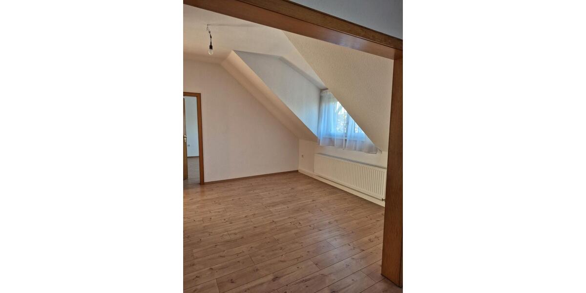 Dachgeschoßwohnung Bochum Eppendorf - 3 Zimmer, 85 m&sup2;, 1.050&euro; | Angebot:26149257