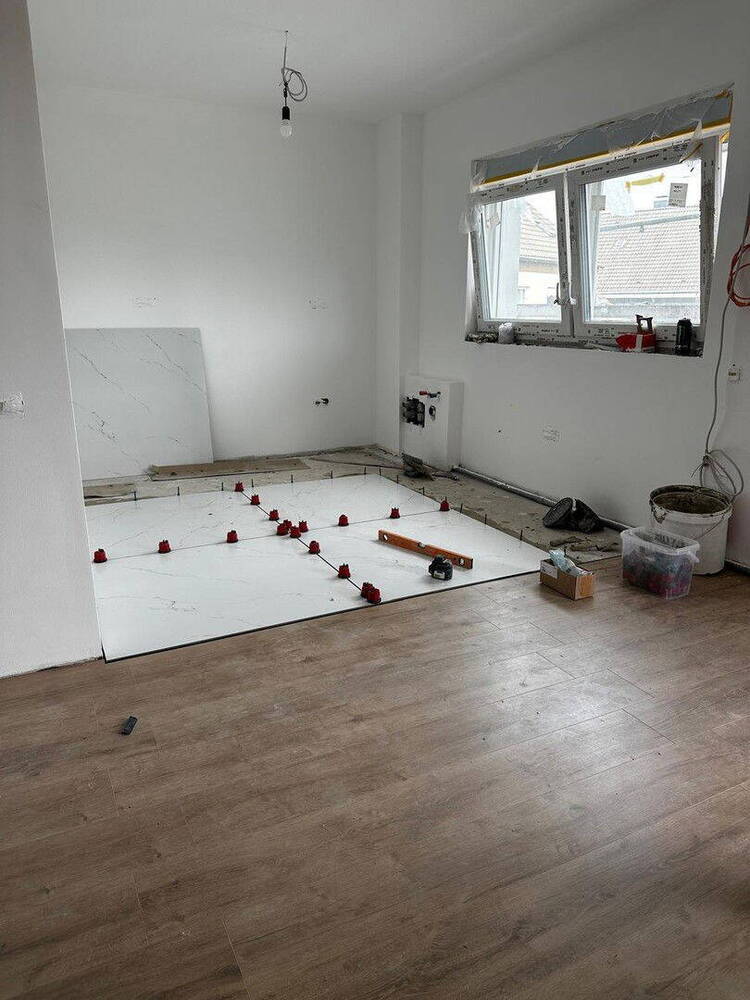 3,5 Zimmer-Neubau-Wohnung, Aufzug, Barrierefrei mit günstigen Sonnen-Energie (A+)