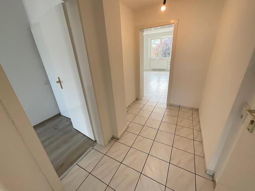 Frisch renoviert in Ihre eigene 2 Zimmerwohnung zimmer