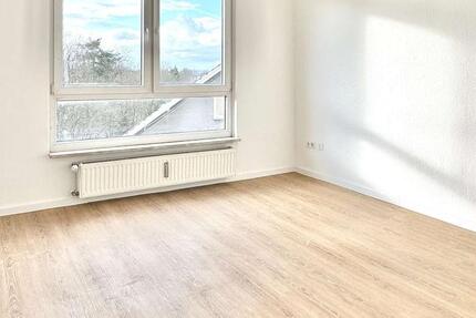 Sanierte 3 Zimmer-Dachgeschosswohnung wartet auf neue Mieter 3 zimmer