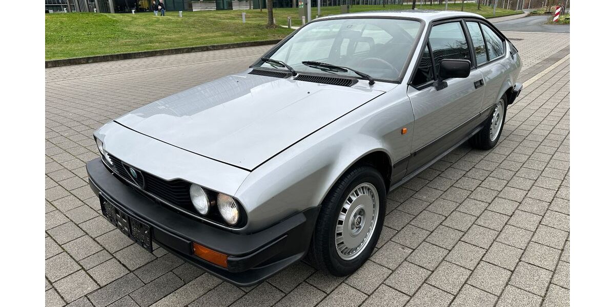 Alfa Romeo GTV 131.718 km 12.000 &euro; Essen 45131