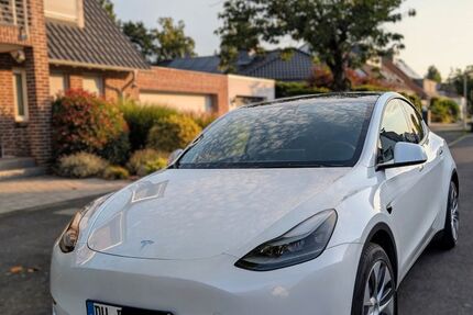 Tesla Model Y 36.840 km 35.900 € Duisburg 47259