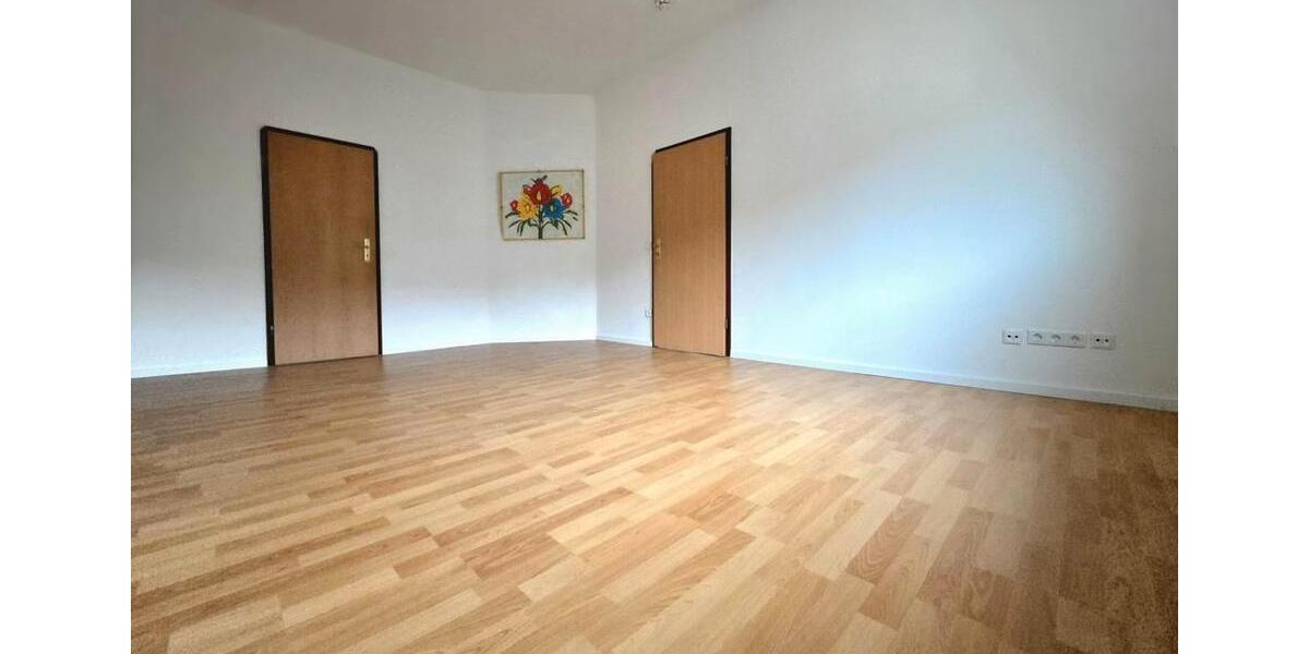 Urbane Dachgeschoss-Romantik! Helles Single-Refugium in Essen-Kray: 2,5 ZW, renoviert-bezugsfertig 2 zimmer