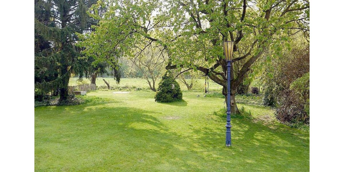 Einmalige Gelegenheit! Anspruchsvolles Wohnhaus mit Parkgrundstück in Top-Lage 8 zimmer