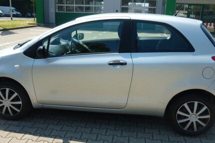 Toyota Yaris 100.000 km 2.850 &euro; Essen 45144