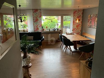 HOCHWERTIG RENOVIERT MIT VIEL PLATZ