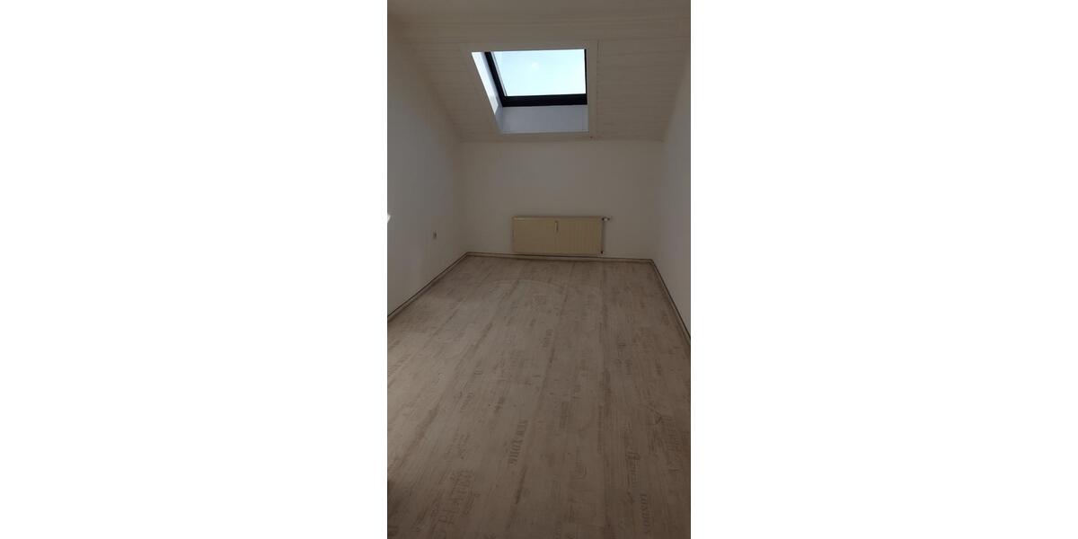 Dachgeschoßwohnung Duisburg Essenberg - 3 Zimmer, 450&euro; | Angebot:21343656