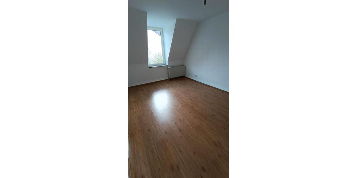 Dachgeschoßwohnung Wuppertal Barmen - 4 Zimmer, 100 m&sup2;, 1.240&euro; | Angebot:26173523