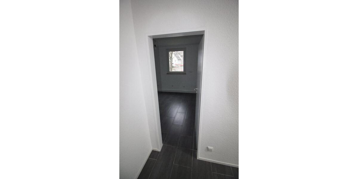 Renovierte 2 Zimmer Erdgeschoss-Wohnung + KDB 62 qm + Kellerraum 2 zimmer