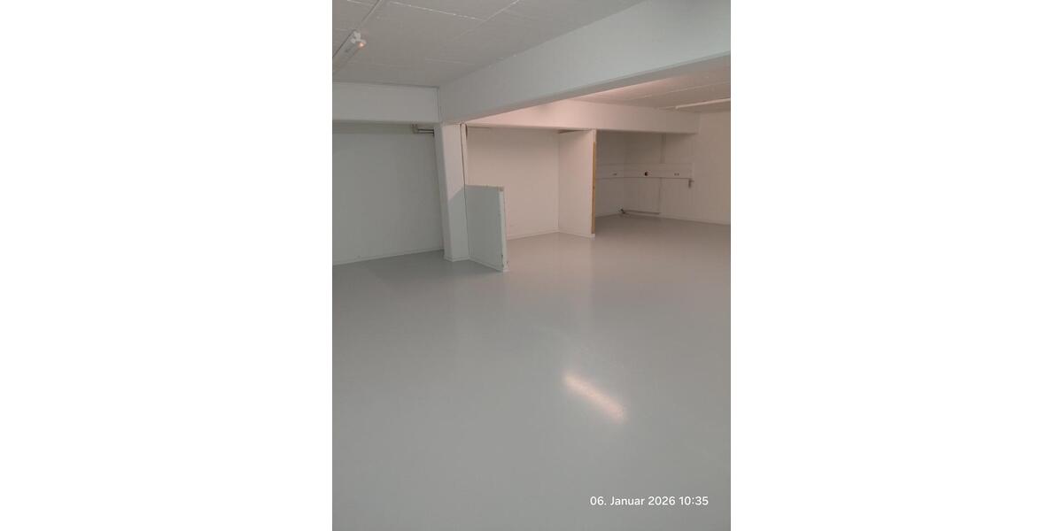 Ebenerdiges kleines Lager ohne Stufen und guter Anbindung zimmer