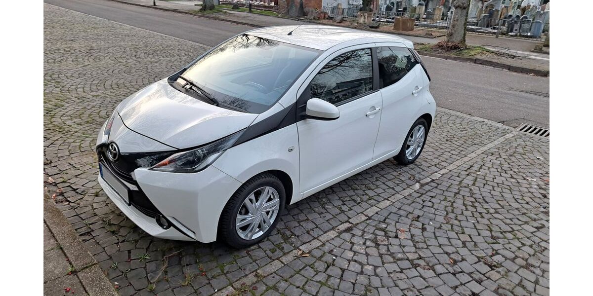 Toyota Aygo (X) 74.000 km 10.500 &euro; Essen 45138