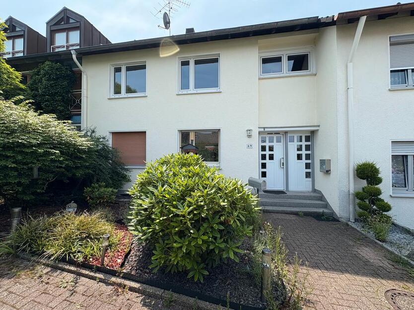 Großzügiges Reihenmittelhaus mit sonnigen Garten und eigener Garage