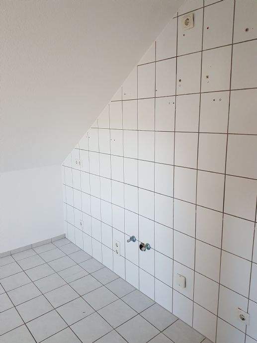 TOP!!! RENOVIERTES + TOP AUFGETEILTES + GROSSZÜGIGES DACHGESCHOSS APARTMENT in OBERHAUSEN - KLOSTERHARDT!!! 2 zimmer