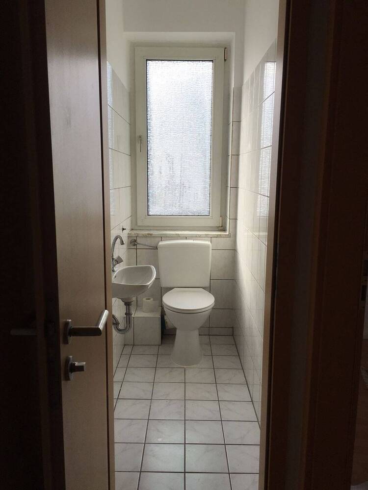 *NEU* RENOVIERTE 4 Zimmer Wohnung im 3.OG mit Balkon in Adolfstraße