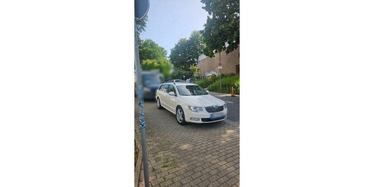 Skoda Superb 166.000 km 7.900 &euro; Castrop-Rauxel 44577