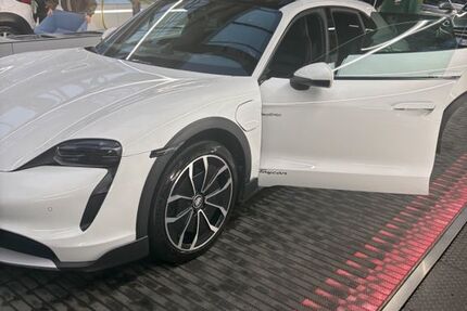 Porsche Taycan 49.000 km 56.000 &euro; Dortmund 44359