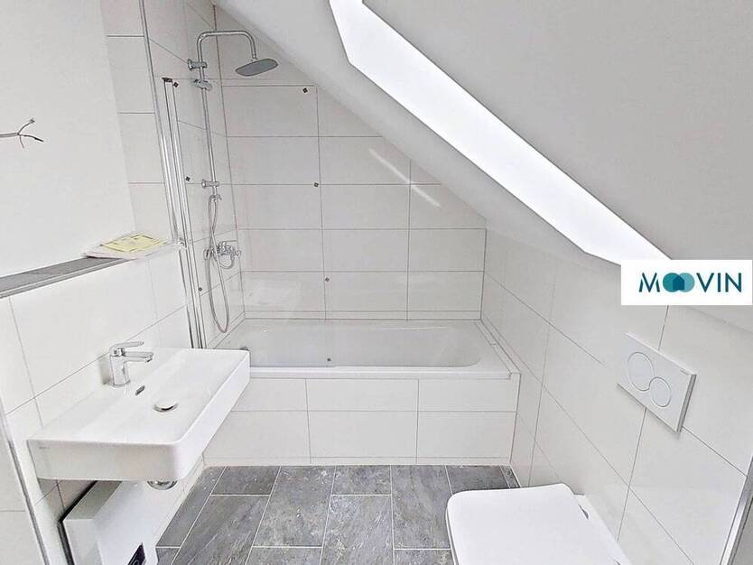 Bezaubernde und frisch modernisierte 3-Zimmer-AltbauWohnung mit Tageslichtbad