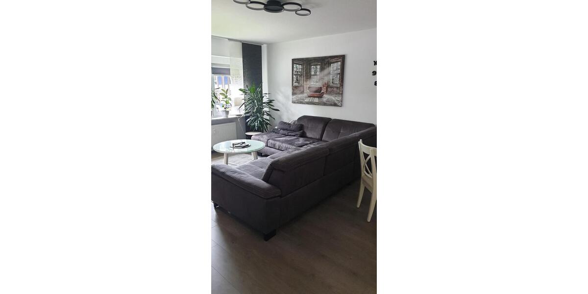 Moderne Wohnung in guter Lage von Buer zimmer