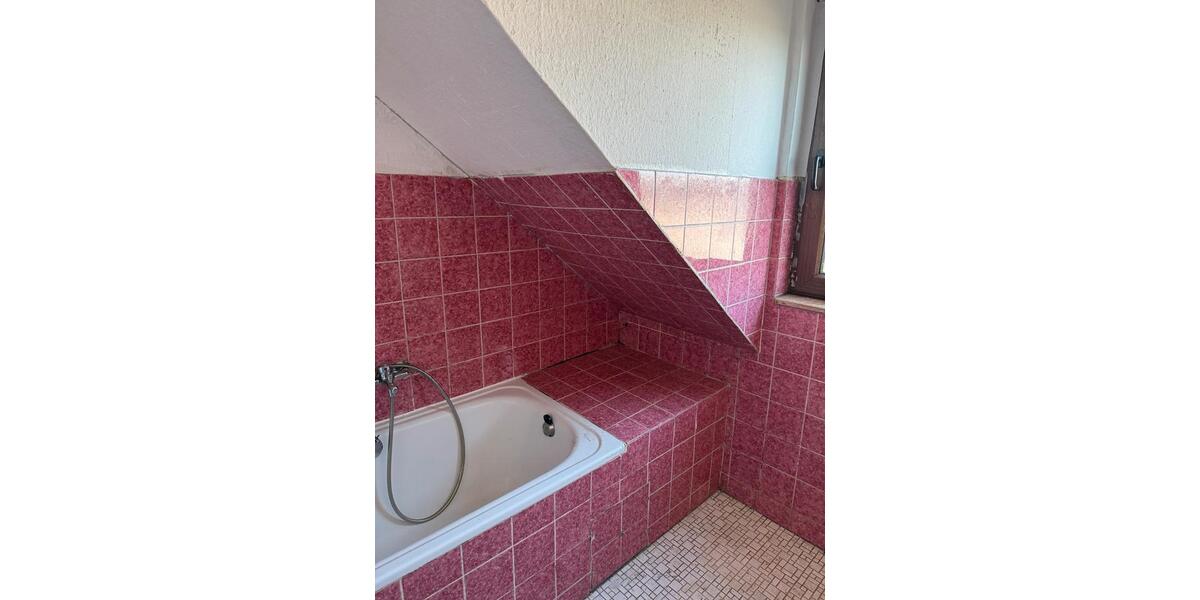 Dachgeschoßwohnung Gelsenkirchen Gelsenkirchen-Nord - 2 Zimmer, 77 m&sup2;, 450&euro; | Angebot:26341699