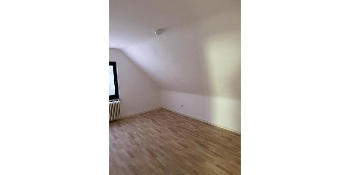 Dachgeschoßwohnung Oberhausen Biefang - 3.5 Zimmer, 72 m&sup2;, 860&euro; | Angebot:26336385