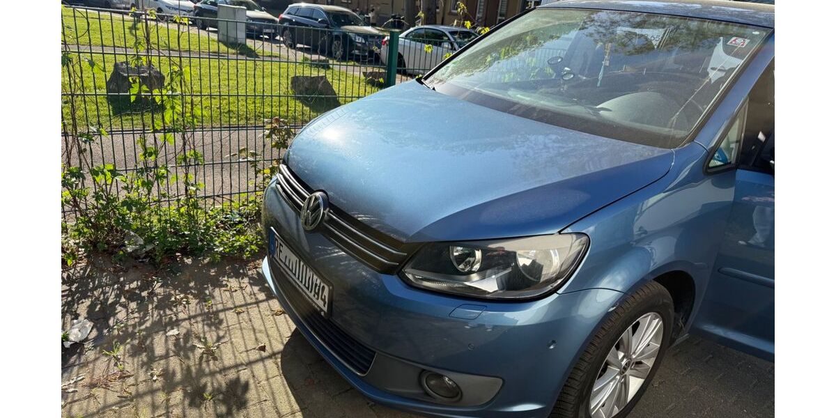 VW Touran 149.394 km 9.999 &euro; Marl 45772