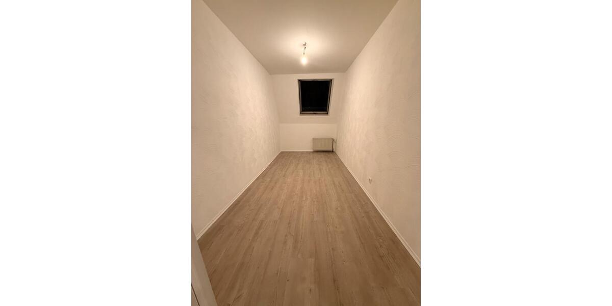 Dachgeschoßwohnung Herne Wanne-Bickern - 6 Zimmer, 130 m&sup2;, 1.300&euro; | Angebot:25448225