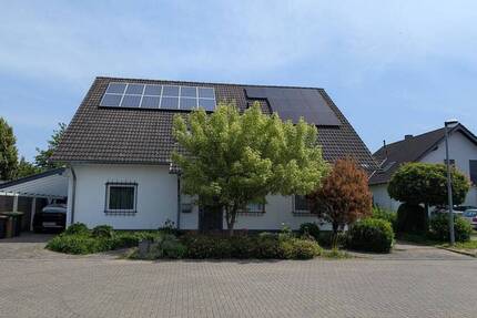 Hochwertiges Mehrgenerationenhaus oder großzügiges Einfamilienhaus (2EBK, 3PKW SP, Kamin u.a.)