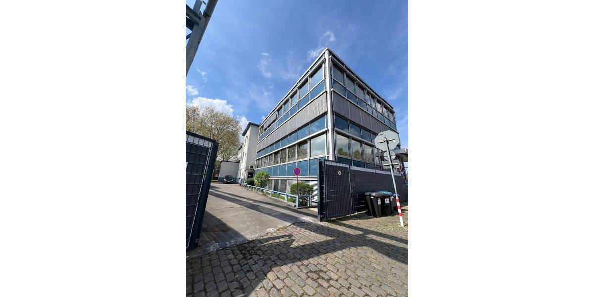 Geräumige Büro Praxisfläche im EG zimmer