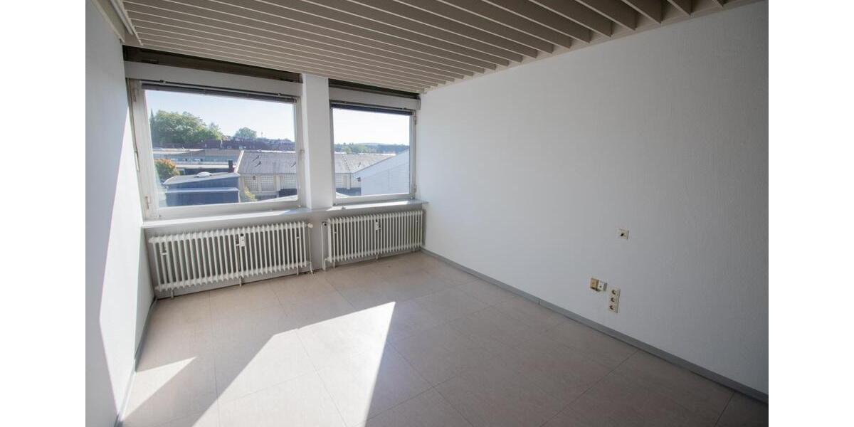 Büro 100m² neu gestrichen mit Parkplätzen zimmer