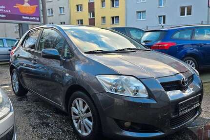 Toyota Auris 124.000 km 7.200 &euro; Essen 45144