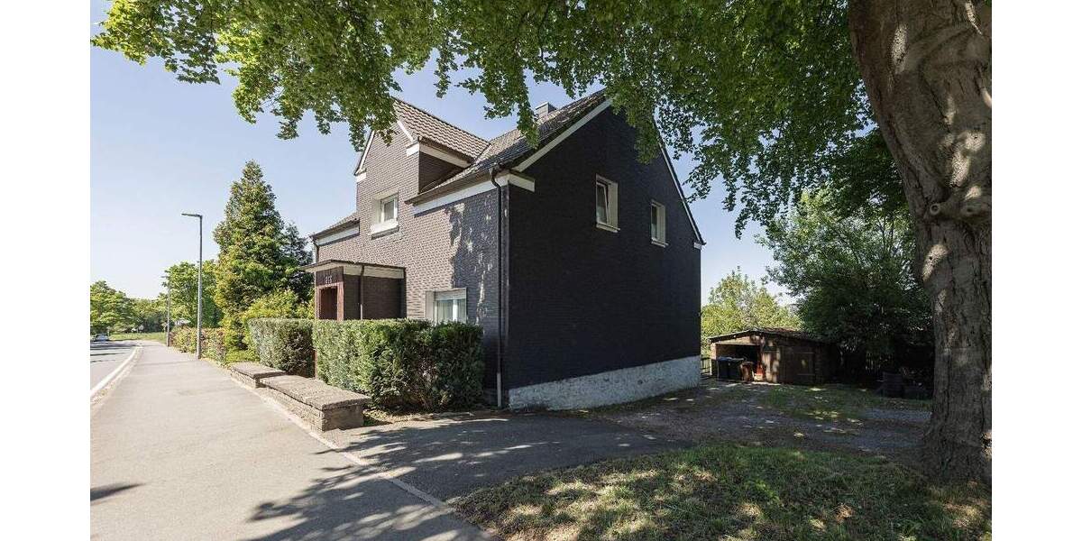 Wohnglück trifft Mieteinnahme: Freistehendes Zweifamilienhaus mit traumhaftem Garten 7 zimmer