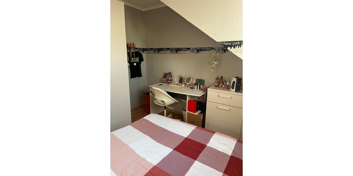 Dachgeschoßwohnung Bochum Günnigfeld - 3.5 Zimmer, 90 m&sup2;, 249.000&euro; | Angebot:25655953
